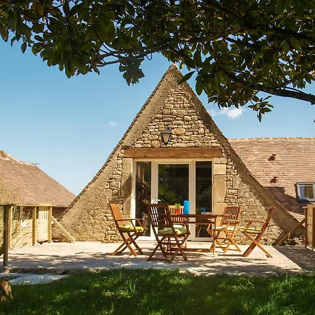Lovely Cottage In Peyzac Le Moustier With Terrace Exterior foto