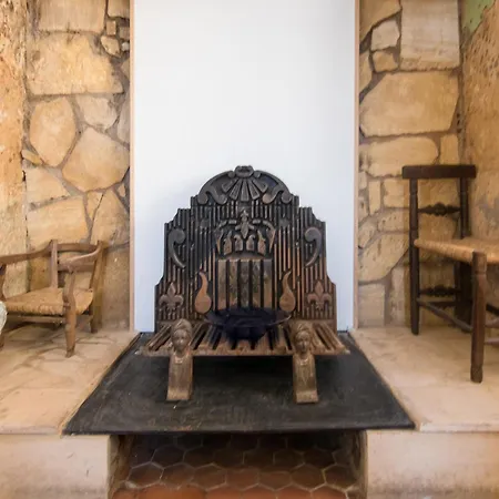 Lovely Cottage In Peyzac Le Moustier With Terrace Exterior foto
