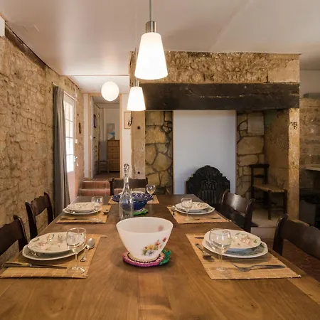 Lovely Cottage In Peyzac Le Moustier With Terrace Exterior foto