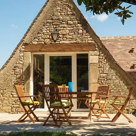 Lovely Cottage In Peyzac Le Moustier With Terrace Exterior photo