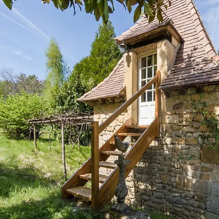 Lovely Cottage In Peyzac Le Moustier With Terrace Exterior photo