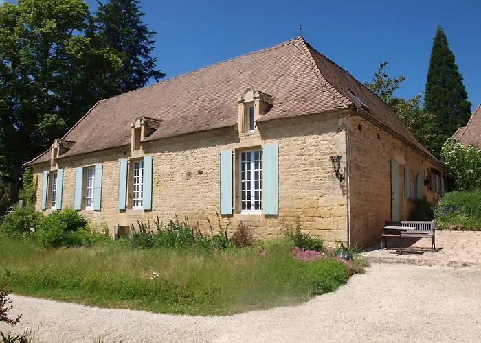 Lovely Cottage In Peyzac Le Moustier With Terrace
