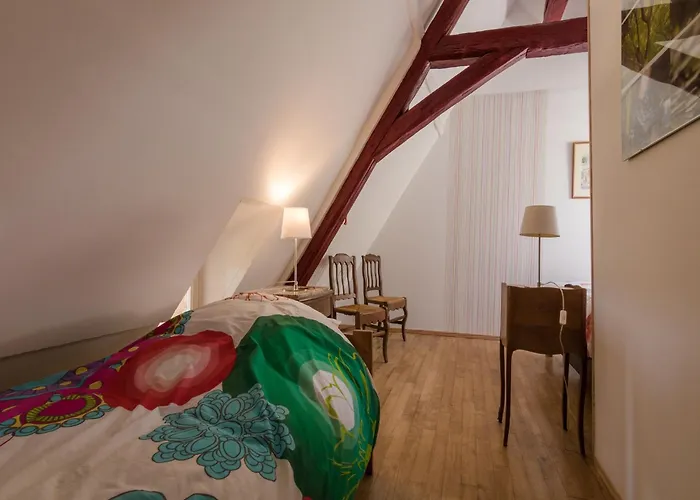 Lovely Cottage In Peyzac Le Moustier With Terrace