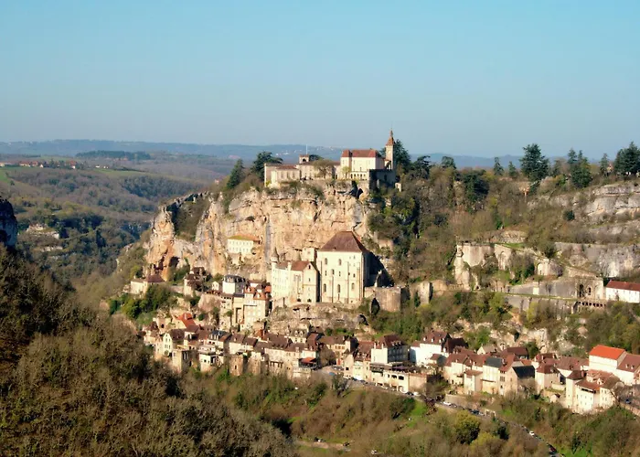 Lovely Cottage In Peyzac Le Moustier With Terrace