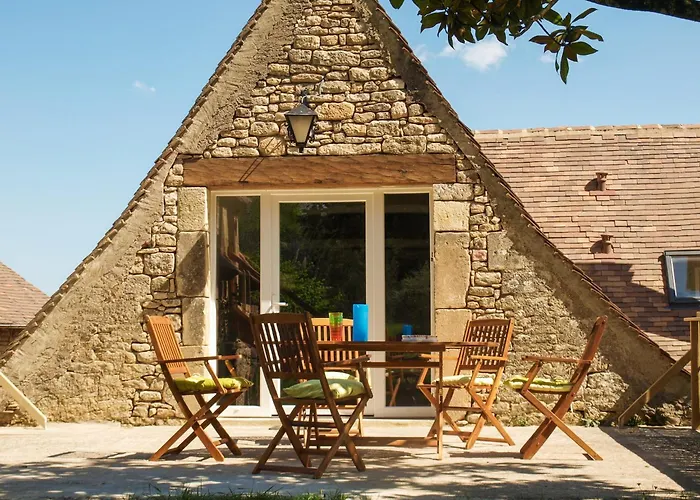 Lovely Cottage In Peyzac Le Moustier With Terrace