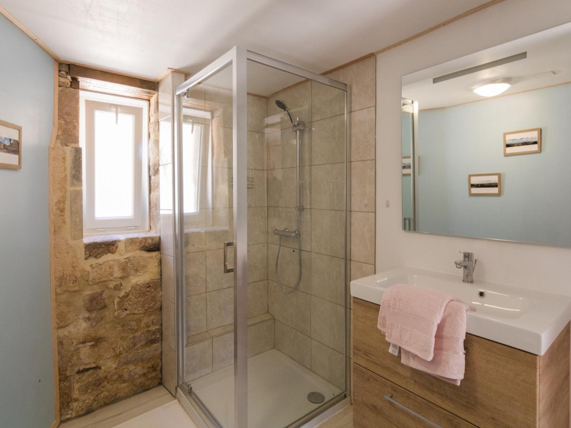 Lovely In Le Moustier With Terrace * Peyzac-le-Moustier