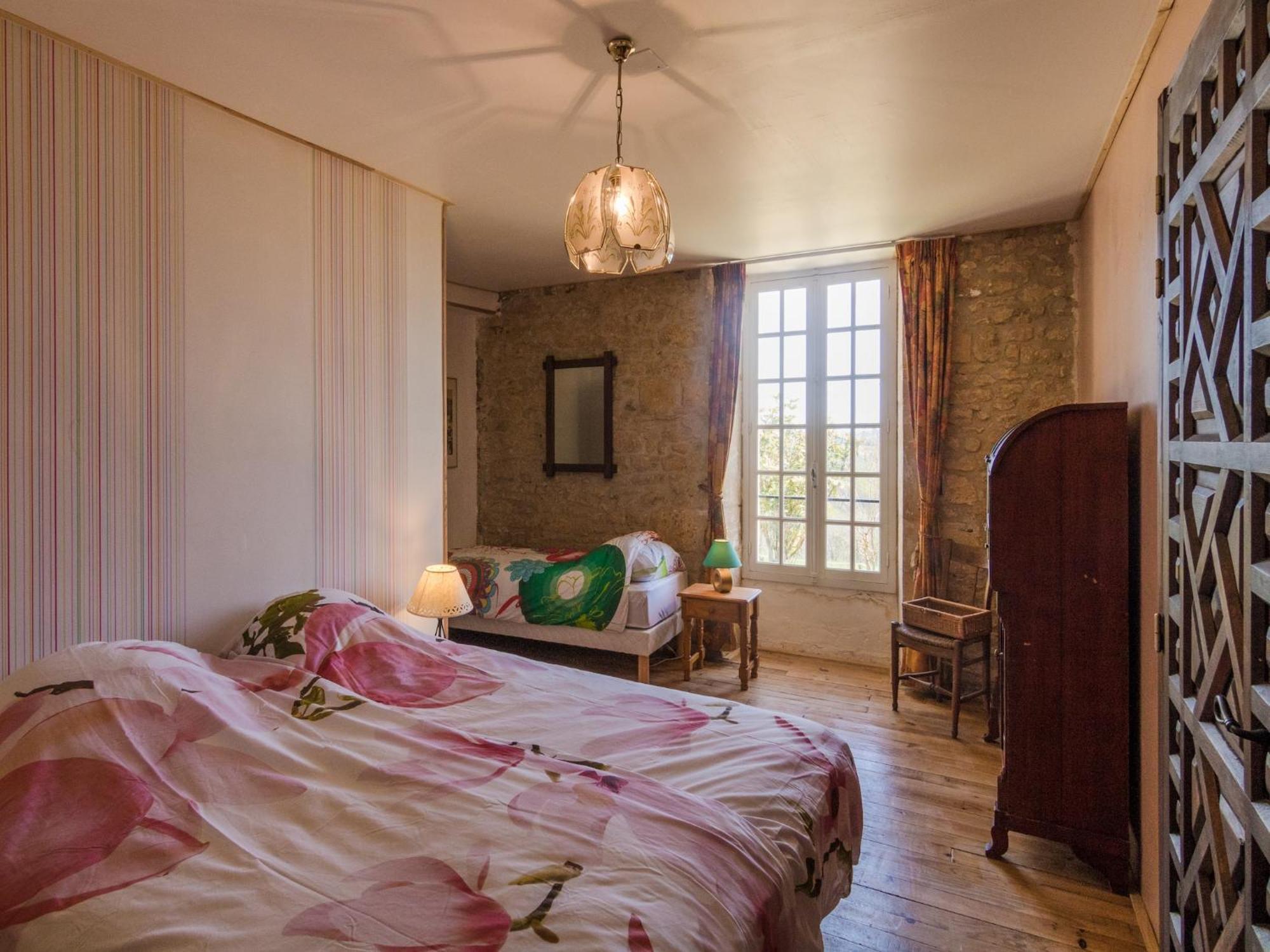 Ferienhaus Lovely In Le Moustier With Terrace *