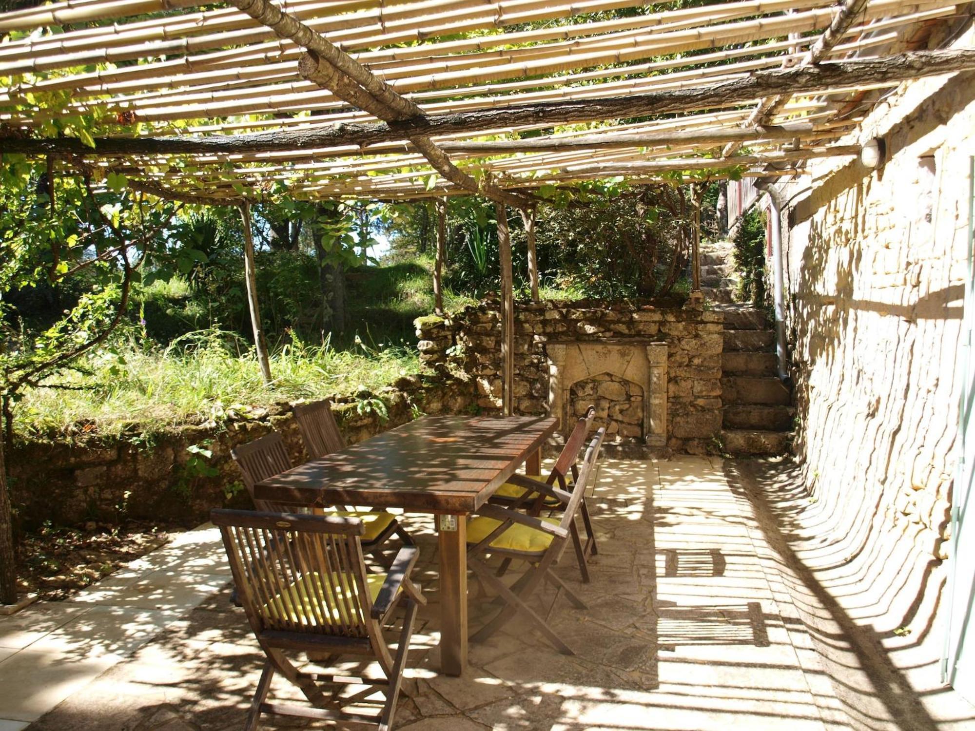 Lovely In Le Moustier With Terrace *