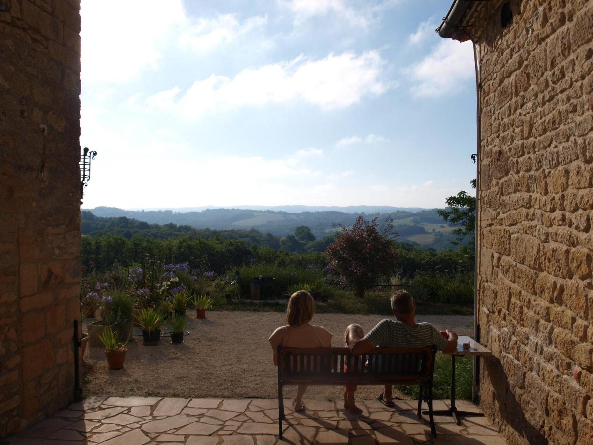 Lovely In Le Moustier With Terrace *